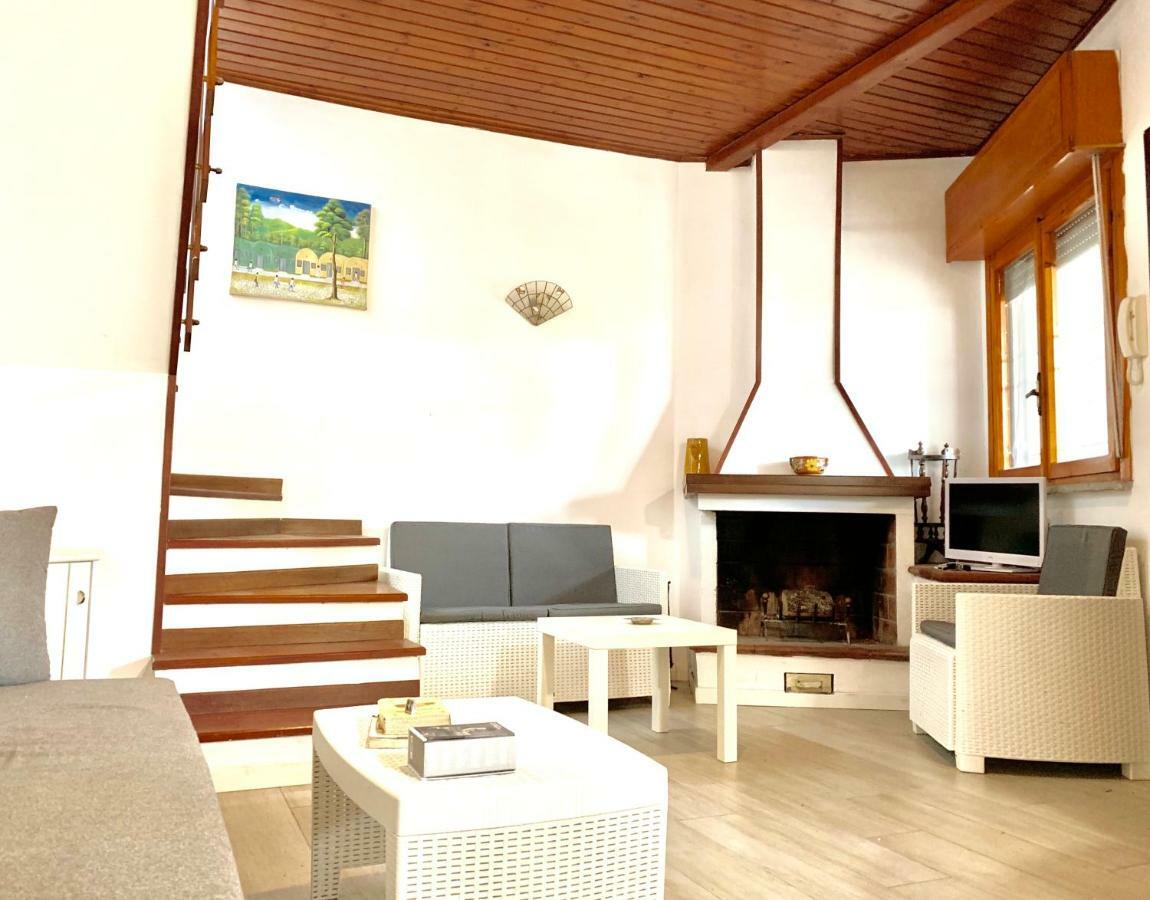 Santa Beach House Санта-Маринелла Екстер'єр фото